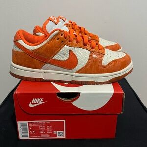 NIKE DUNKS LOW WOMENS | Size 7